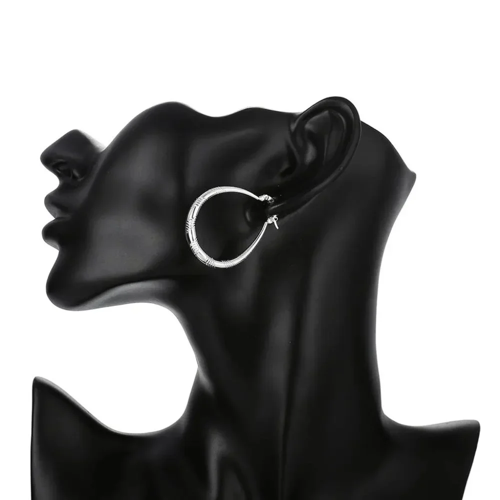 Gorgeous .925 Sterling Silver Oval Hanging Hoop Earrings With Pattern - Picture 10 of 11